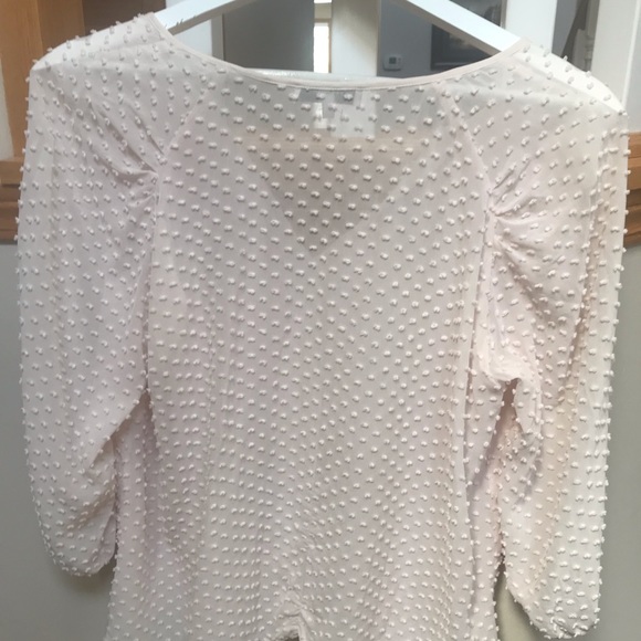 Aritzia Babaton with silk size medium blouse! - Picture 2 of 4